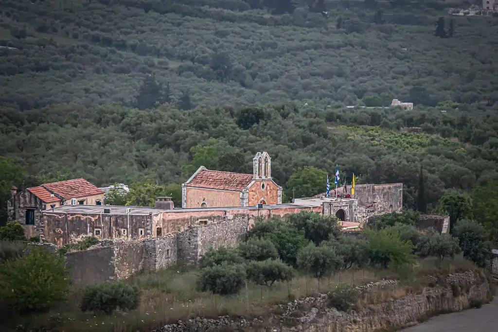 Authentic Landscapes and People, Chania Crete — Akrotiri Peninsula – Apokaronas – Monastery Agia Triada Tzagarolon – Macheri – White Mountains
